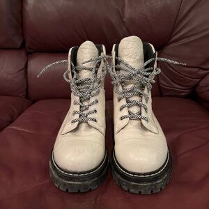 L’intervalle white leather boots